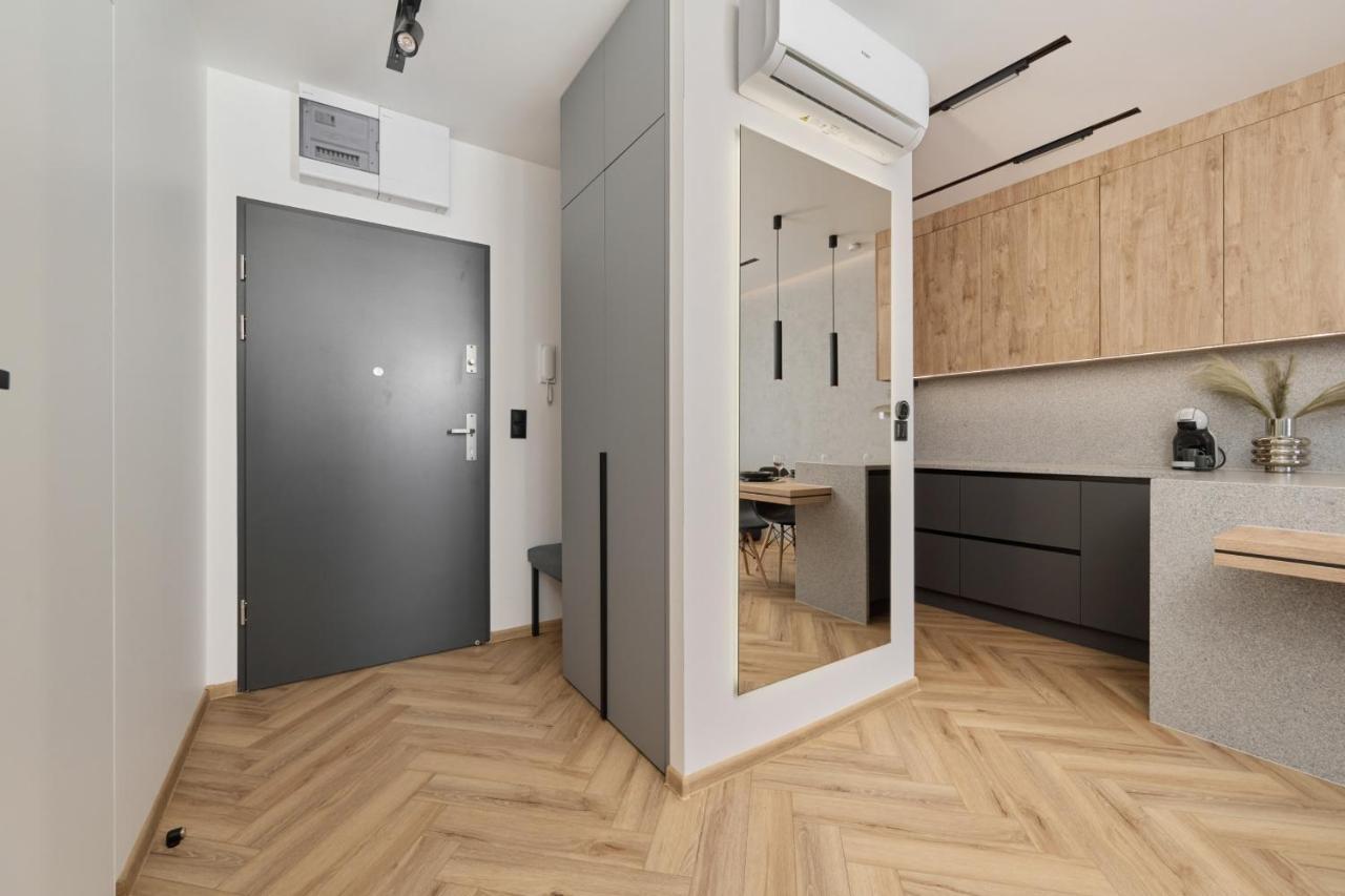 Exclusive Apartment With Balcony & Parking Wroclaw By Renters Prestige Esterno foto